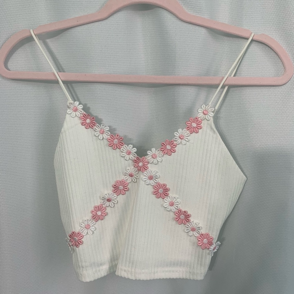 white cropped tank w embroidered flowers